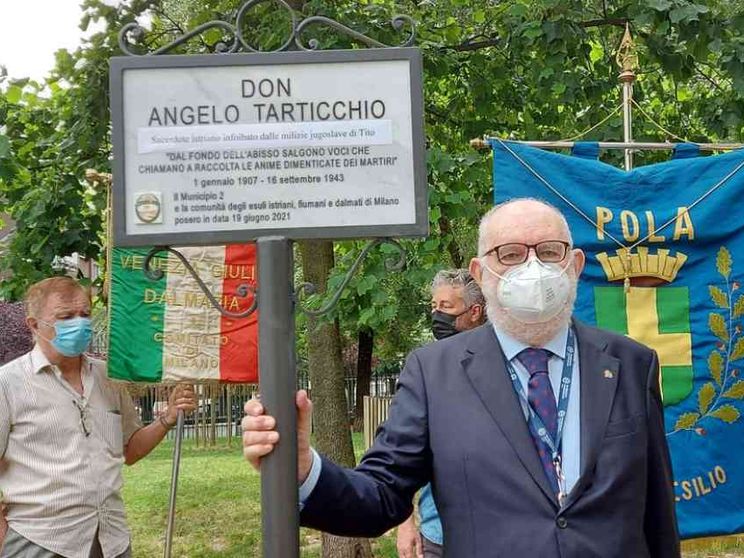 Una lapide in memoria di don Tarticchio, infoibato con 43 parrocchiani