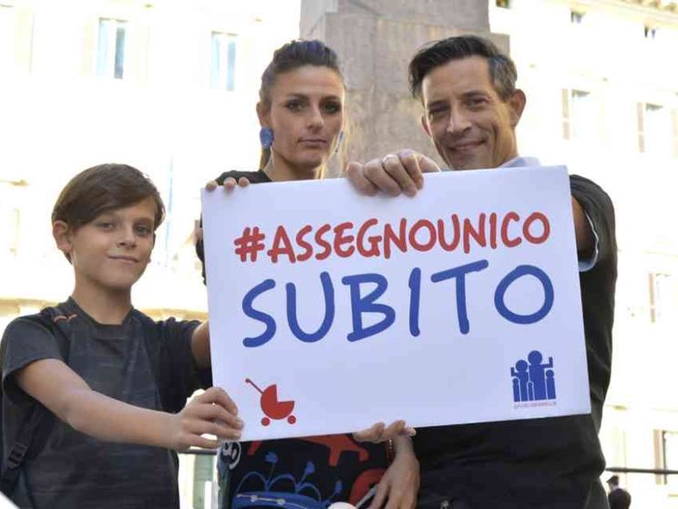 Figli, i nodi dell'assegno-ponte. Un limite per l'assegno unico