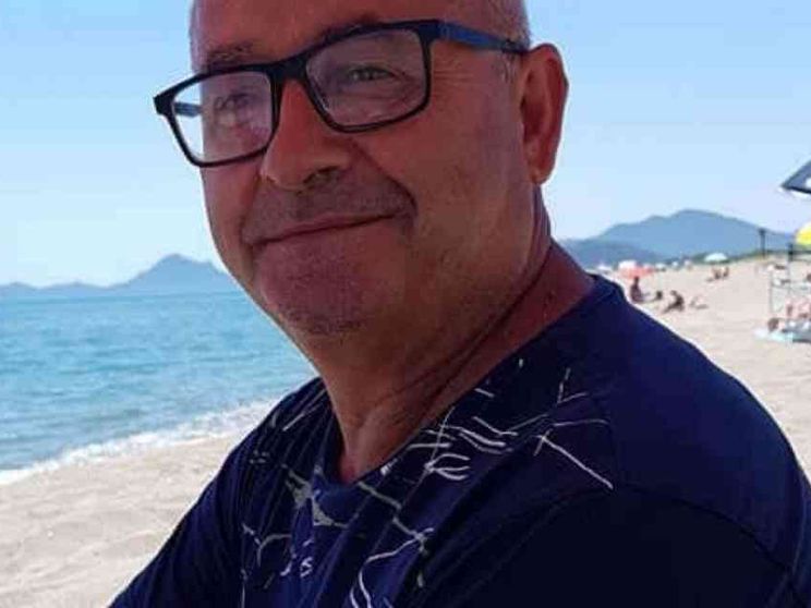 Ha salvato sua figlia e altre due ragazzine. Muore sulla spiaggia