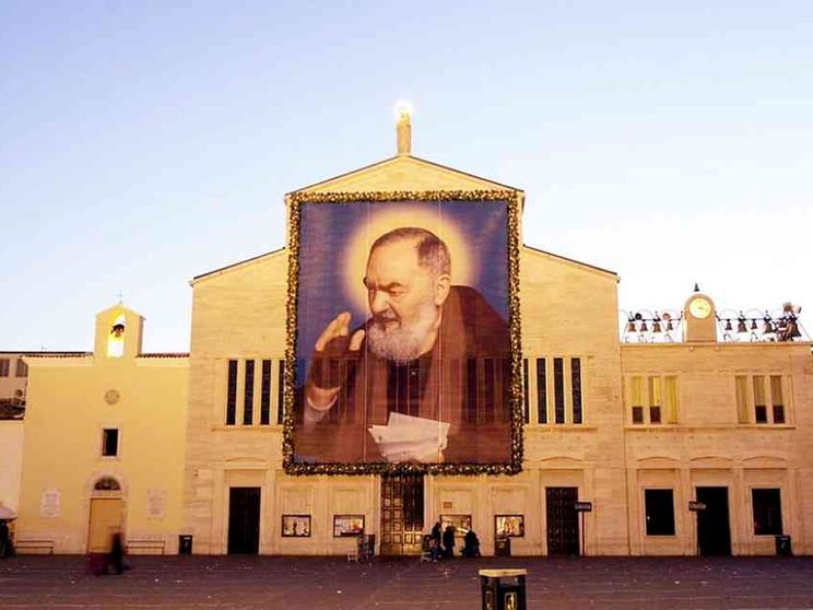 Semeraro: Padre Pio ci insegna ad amare sotto la croce