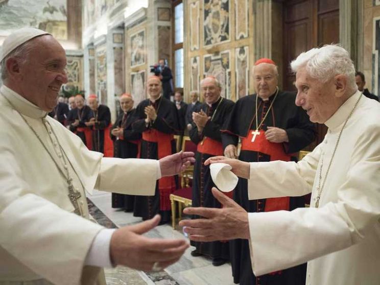 Il Papa: auguri Benedetto, contemplativo del Vaticano