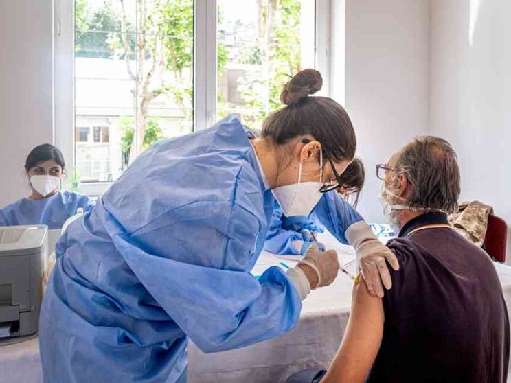 Pontificia Accademia per la Vita: «L'accesso ai vaccini sia per tutti»