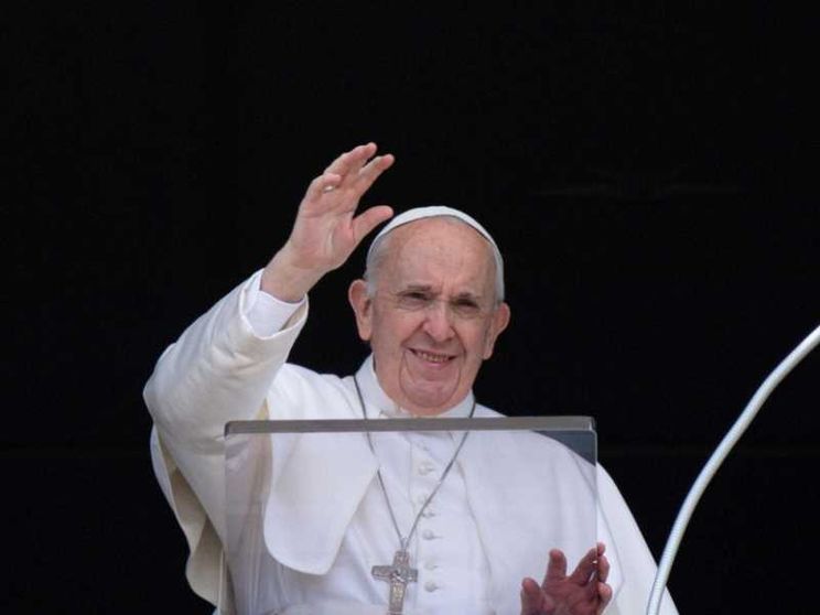 Papa Francesco e la malattia: "Vulnerabili, e bisognosi dell'altro"