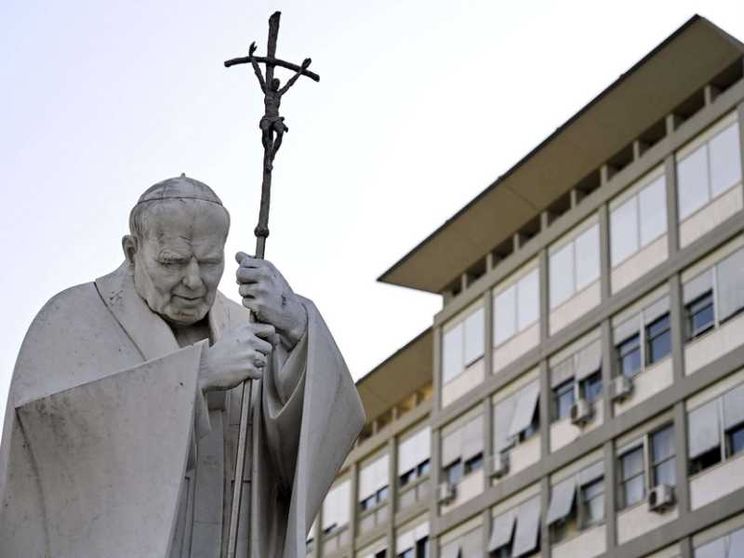 Il Papa migliora, si alimenta e ringrazia per preghiere e affetto
