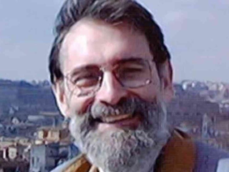 L'ambiguità toglie al testo la natura universalistica