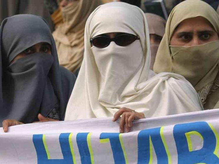 Giustificato, in alcuni casi, il divieto del velo islamico