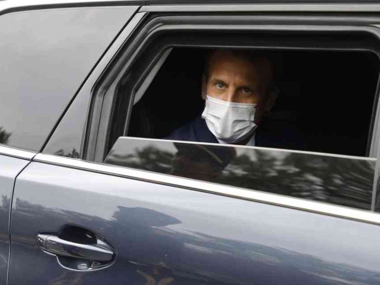 Macron in visita a Lourdes, la prima volta di un presidente francese