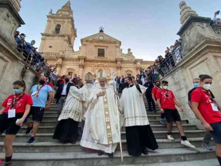 Ragusa accoglie il nuovo vescovo La Placa. «I poveri, il mio primo impegno»