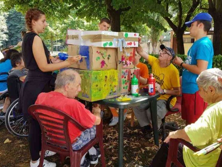 I 125 anni della «Sacra Famiglia», un popolo di volontari