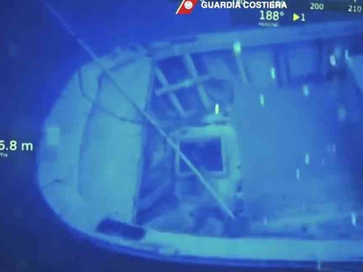 Lampedusa, 9 corpi nei fondali dal 30 giugno. Si attende l'ok al recupero