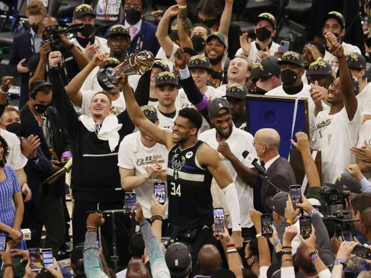 La fede di Giannis, l'ambulante greco che oggi diventa re della Nba