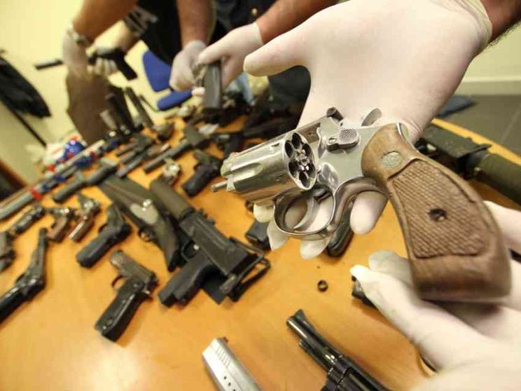 Giorgio Beretta (Opal): «Licenze facili e troppe armi in casa»