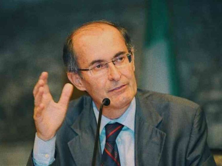 E l'ateo libertino «murò» il mattone del latino (altrui)