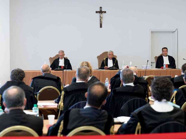 Fondi vaticani, prima udienza. Il cardinale Becciu: fiducia nei giudici