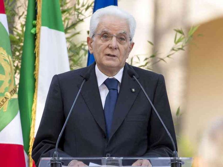 Mattarella: è il virus che limita la libertà, non le regole per batterlo