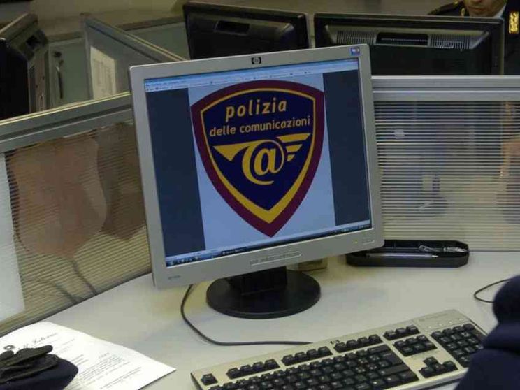 Rapporti sessuali virtuali con minorenne: arrestato sacerdote