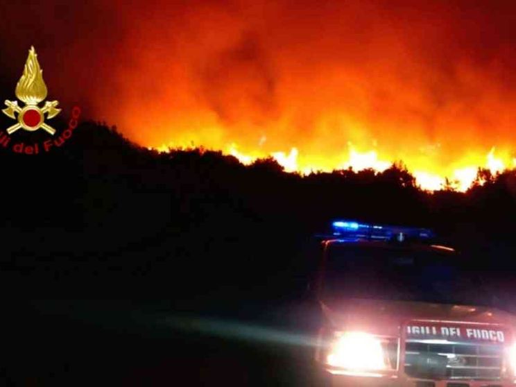 Italia del Sud ancora sotto assedio, in Siberia il rogo più esteso del mondo