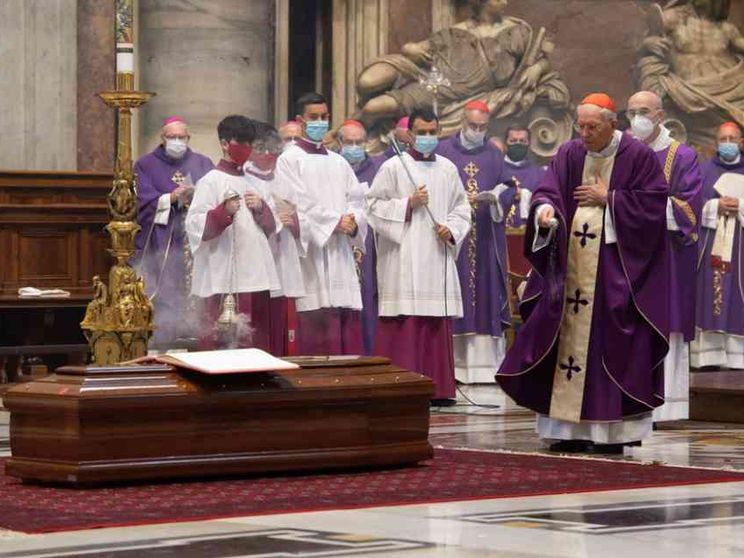 Il cardinale Re: Martinez Somalo fu sempre in unione con i Papi