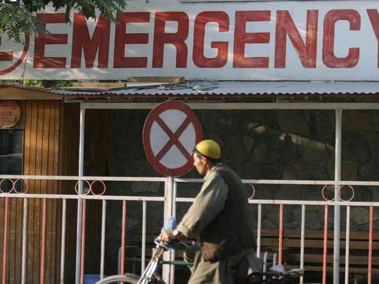 Nell'ospedale di Emergency nessuna defezione, staff femminile al lavoro