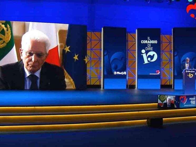 Mattarella dall'io al tu: "Vaccinarsi è un dovere"