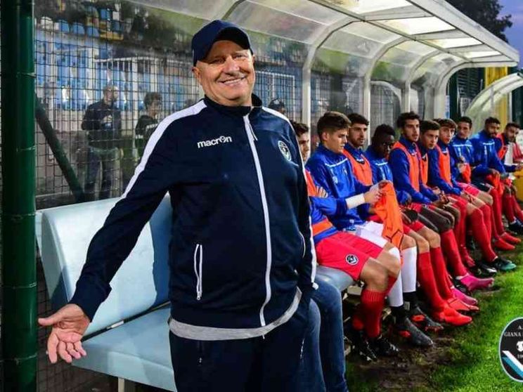 Quando il «mister» diventa maestro di vita oltre il campo