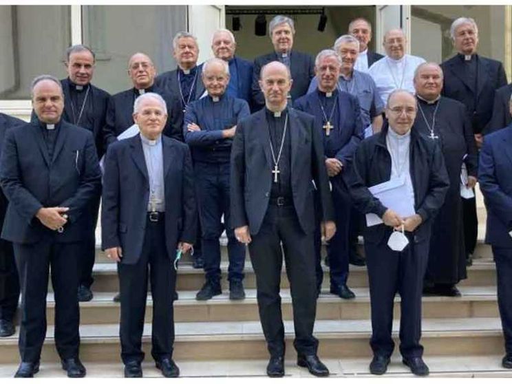 Mons. Russo: nella Chiesa non ci sono comunità di serie A e serie B