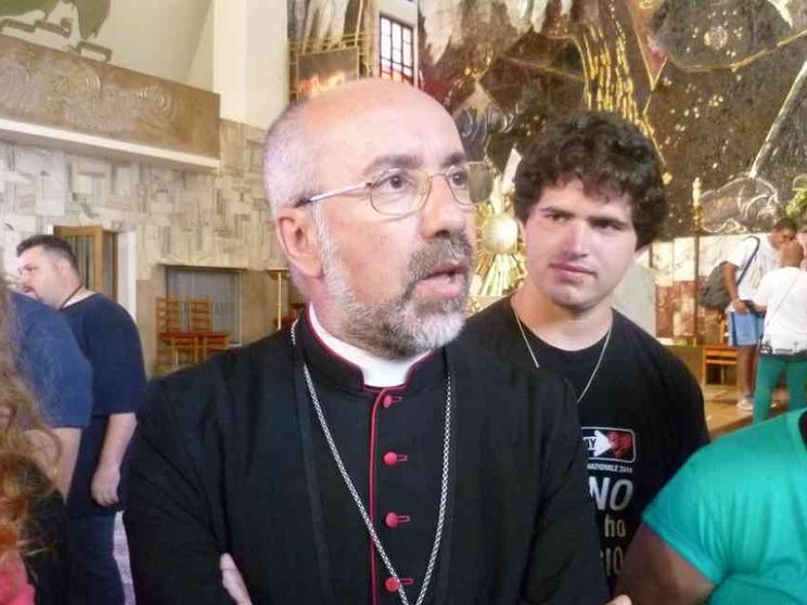 Il vescovo di Macerata all'attacco delle fake news sui vaccini e sul Covid