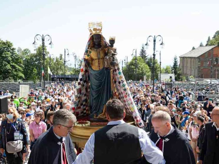 Incoronata la Madonna nera dopo 101 anni