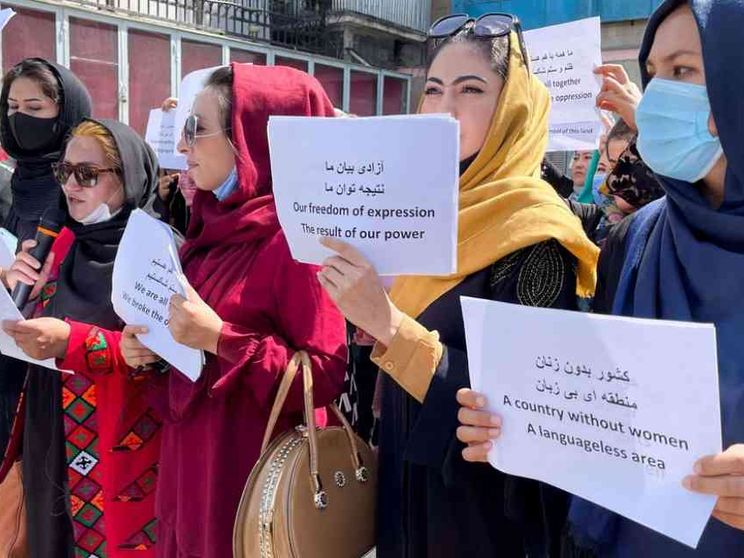 Dopo Herat, le donne scendono in piazza anche a Kabul: vogliamo lavorare