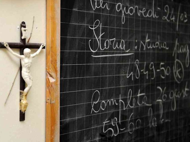 Crocifisso in aula non è discriminatorio. Russo: "Invito al dialogo"