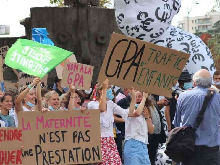 «I bimbi e le donne non sono merce. Fermate la Fiera dei figli su misura»