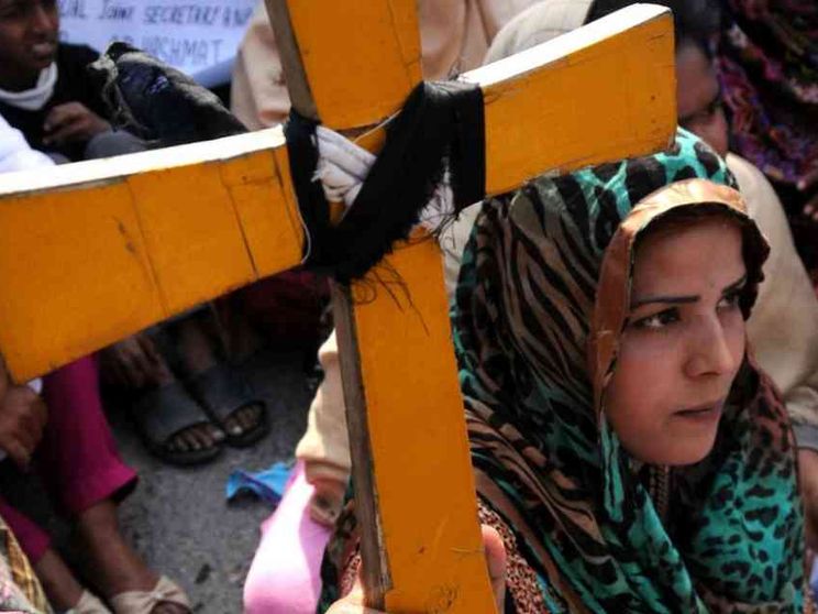 Cristiana sfregiata dopo 8 anni di «sequestro»