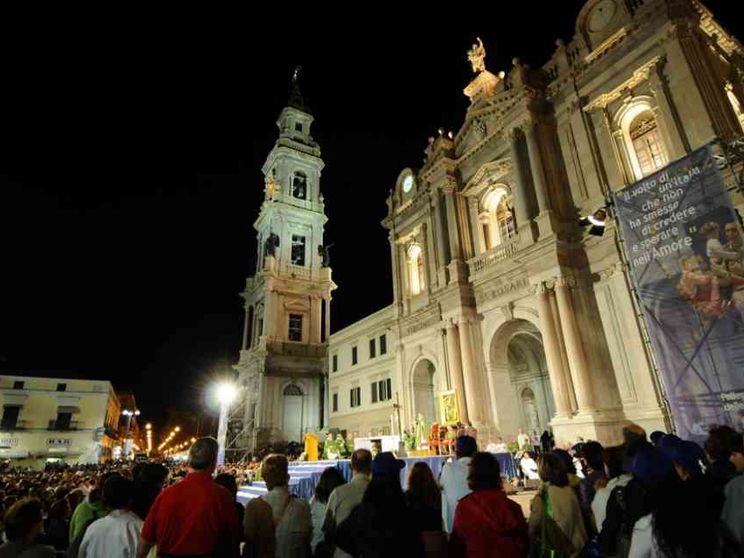 Il pellegrinaggio in venti santuari, una sola famiglia