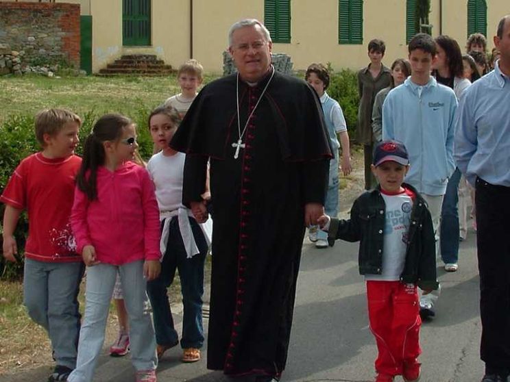 Il pellegrinaggio delle famiglie, Bassetti: sia segno di contraddizione