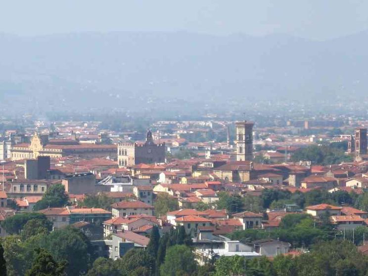 Prete ai domiciliari per droga, lo sgomento del vescovo