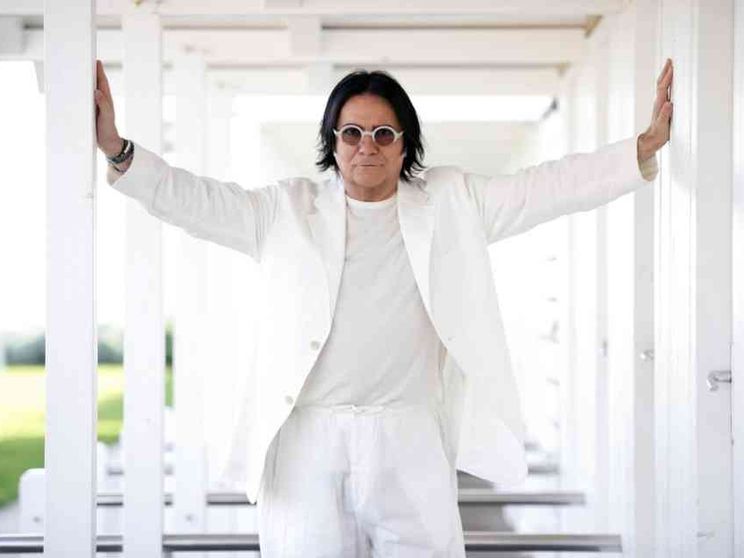 La biografia di Renato Zero, il mercante di stelle tra provocazioni e fede