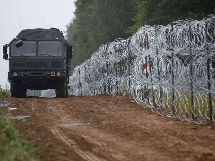 Tre profughi morti per freddo al confine tra Polonia e Bielorussia