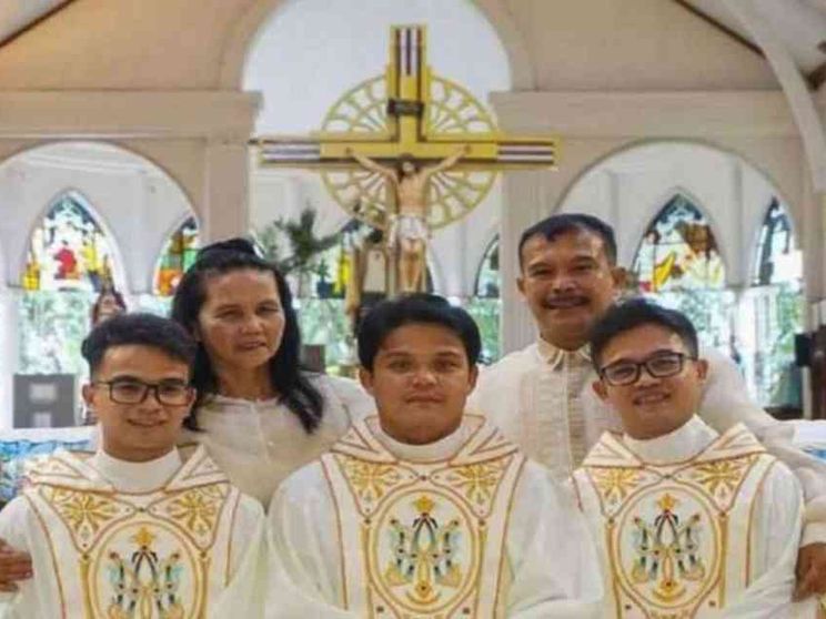 Vocazioni di famiglia: tre fratelli e due sorelle «chiamati» insieme