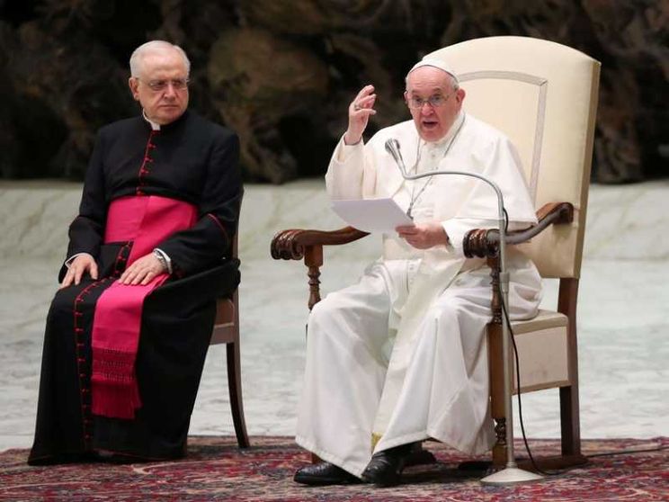 Il Papa: «La violenza sulle donne è una piaga aperta»