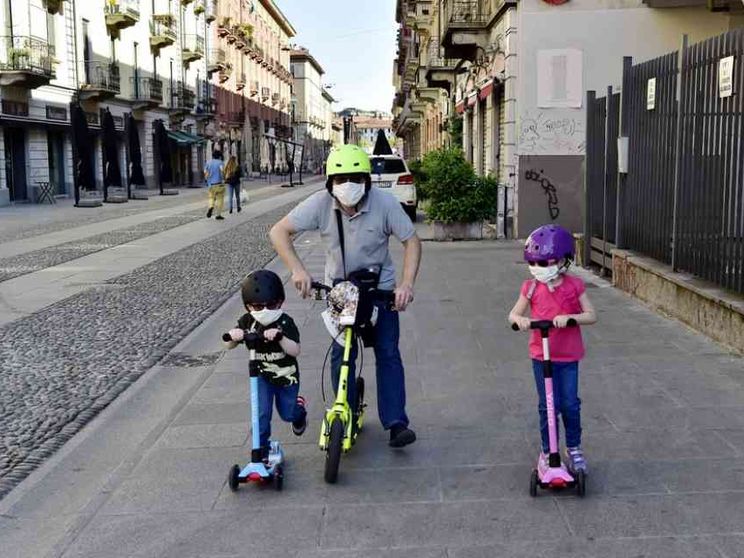 Un figlio costa 700 euro al mese: ma sull'assegno unico i conti non tornano