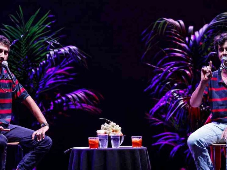 “Cachemire”, il podcast a teatro è meno morbido