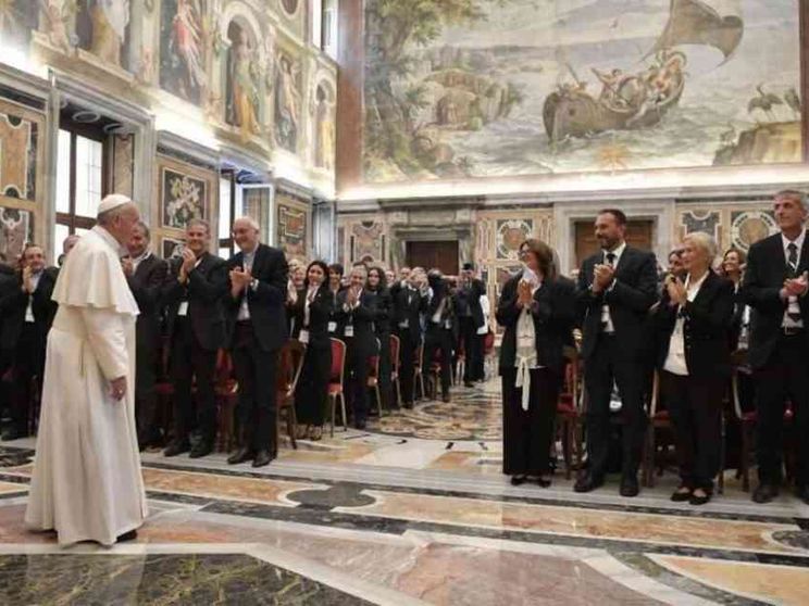 Il Papa al mondo dell'informazione: "Ascoltate!"