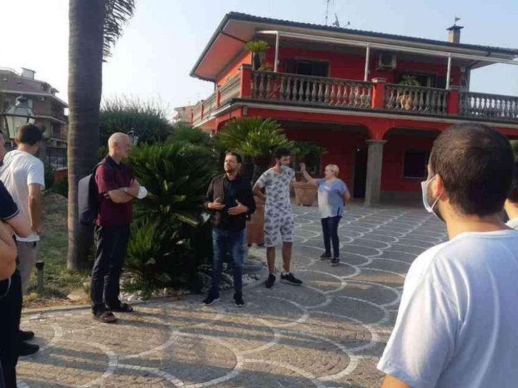 Coi seminaristi nelle ville confiscate ai Casamonica