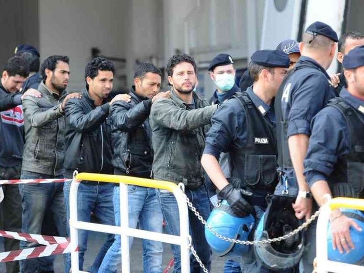 Rimpatri forzati in calo per pandemia. Una pratica costosa, ma poco incisiva