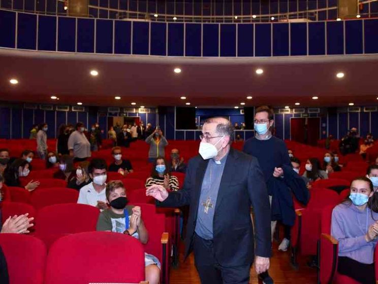 Delpini ai ragazzi: vita da follower? Meglio «Fellowers». In viaggio con Gesù