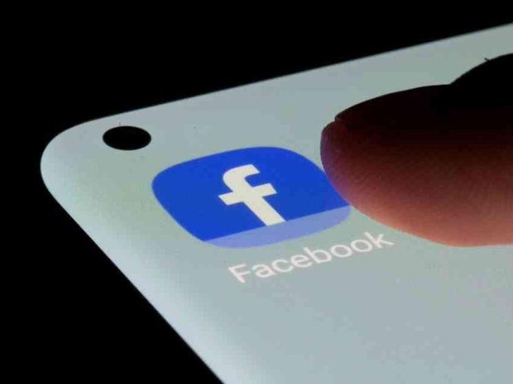 Facebook, Instagram e WhatsApp, il giorno dopo il down: le scuse e le perdite