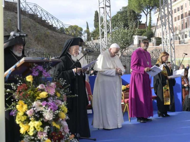 Con Sant'Egidio per la pace. Il Papa: costruiamo compassione