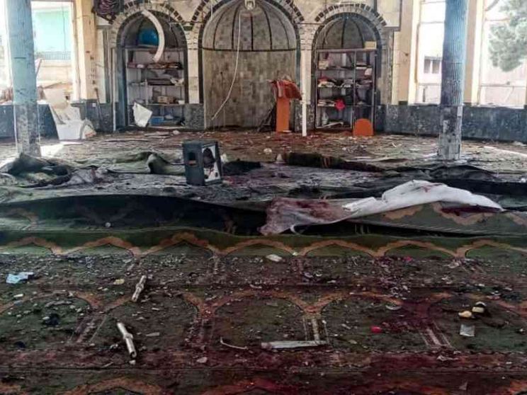 Kamikaze nella moschea di Kunduz, «più di 80 morti e 100 feriti»