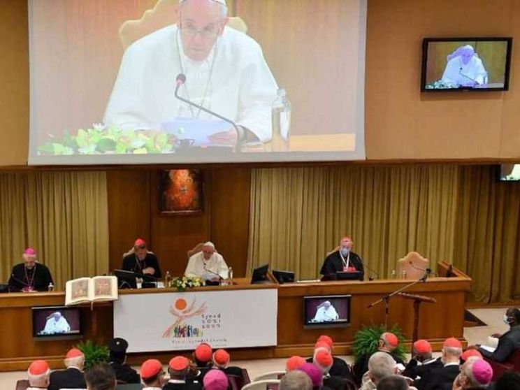 Il Papa: «Diventare una Chiesa della vicinanza». Domenica l'avvio