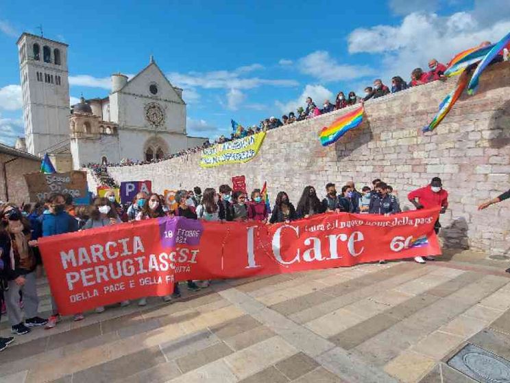 Il Papa: «La cura è il contrario dell'indifferenza»